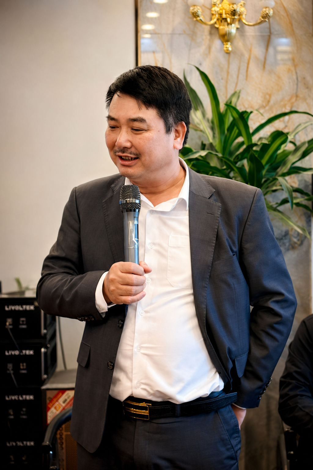 giam doc chu van kien